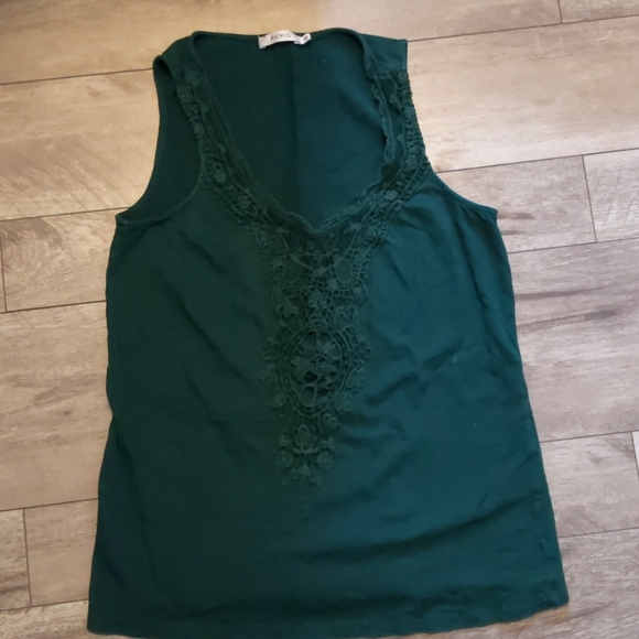 Green tank top - Picture 1 of 2